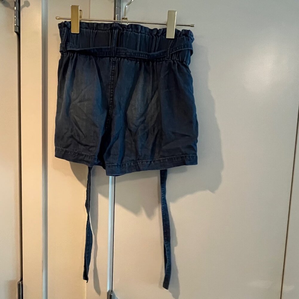 Stretchy Shorts - Picture 3 of 8